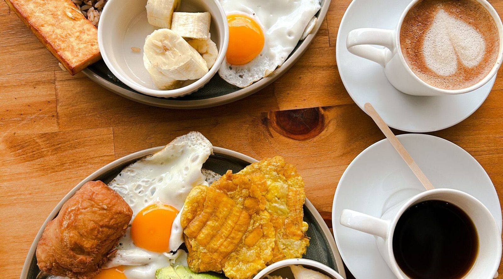 A Colombian breakfast of arepa, eggs, patacón and coffee